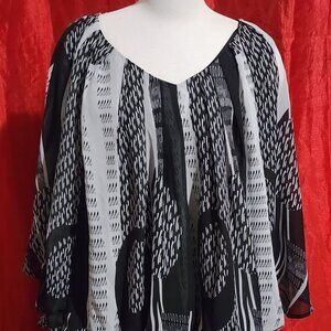 Pre Owned Avenue Black and White Blouse